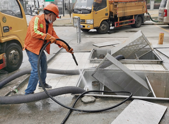 乌拉特前隔油池清理